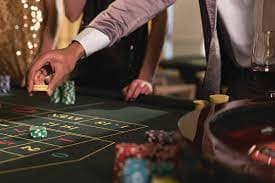 mentol slot mobile app interface showing slot games and live tables
